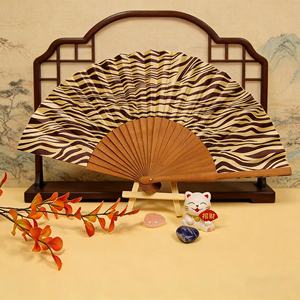 Ventiladores Mini Portátiles de Alta Calidad al por Mayor, Ventilador de Mano Plegable de Bambú con Logotipo Personalizado para Actividades Promocionales - Product Image 4