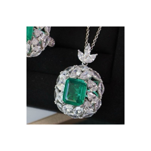 Vente en gros de collier pendentif en argent sterling 925 pour femmes zircon cubique émeraude simulé de qualité supérieure pour l'exportation - Product Image 1