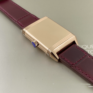 Montre rectangulaire réversible pour homme avec petite seconde, boîtier en métal poli, bracelet en cuir bordeaux pour affaires et événements - Product Image 3