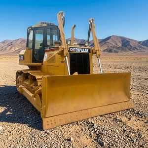Bulldozer Caterpillar D6G d'occasion en bon état, faible nombre d'heures de fonctionnement, à vendre - Product Image 1