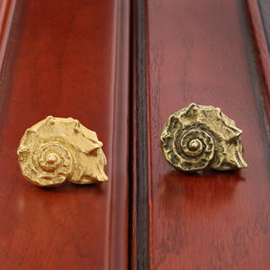 Manija de Puerta, Tirador de Gabinete y Gancho de Pared de Latón con Amonita Fósil Marina Antigua para Decoración del Hogar - Product Image 3