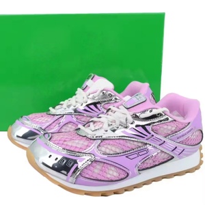 รองเท้าผ้าใบแฟชั่นสำหรับทุกเพศ ดีไซน์เนอร์คุณภาพสูง แบบผูกเชือก หน้าผ้าตาข่าย น้ำหนักเบา ปิดนิ้วเท้าอย่างนุ่มนวล ระบายอากาศได้ดี - Product Image 1