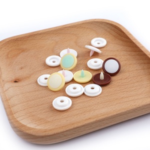 T09 tùy chỉnh 4 trong <span class=keywords><strong>1</strong></span> quần áo nhựa Snap Nút cho quần áo trẻ em T8 nhựa POM nút Fastener bất kỳ kích thước trong suốt có sẵn - Product Image 4