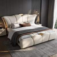 Lit double en cuir souple de luxe italien pour chambre principale, grand lit, nouvelle collection haut de gamme, ambiance luxueuse