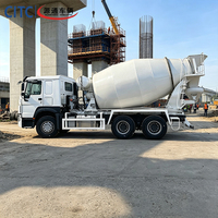 Camion malaxeur à béton mobile SINOTRUK 6x4 avec moteur diesel puissant de 10 L et lames de mélange en spirale anti-usure pour les fondations de maisons