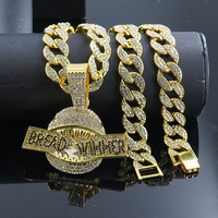 Collier pendentif audacieux en forme de pain doré avec accents en strass sur chaîne cubaine pour homme, style Hip Hop Streetwear
