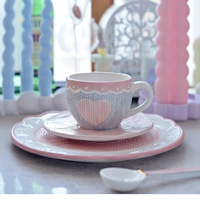 Ensemble de vaisselle en porcelaine rose et gris avec couvercle, motif cœur et nœud papillon, comprenant des tasses mignonnes, des services à thé, des pots de rangement, qualité alimentaire, non toxique