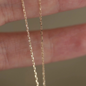 Collana FY-N021 alla Moda per Donna, Catena Invisibile in Argento 925 Placcato Oro 14K, Versatile ed Elegante con Ciondolo Sottile - Product Image 2
