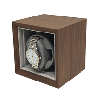 Boîte de remontoir de montre automatique en bois carré en noyer noir avec conception verticale à couvercle transparent
