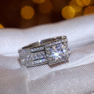 Anello con Pietra Scintillante Quadrata per Donne, Elegante Stile Nuziale, Gioiello da Dito alla Moda per Feste e Uso Quotidiano - Product Image 6