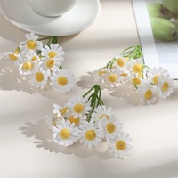 Bouquet de mini-fleurs artificielles multicolores en soie, fausses marguerites et petites bouquets de camomilles pour couronnes DIY, boîtes cadeaux, mariages et artisanat domestique