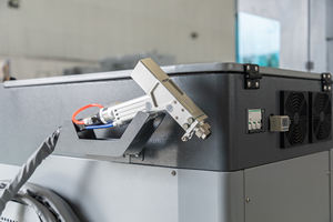 לרתך לייזר מיני סיבי מדויק 3-in-1 כף יד עבור אלומיניום מתכת & נירוסטה לתעשיות המסעדות - Product Image 2