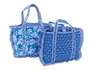Bolso Tote Acolchado con Volantes y Estampado Azul y Blanco, Bolso de Hombro Reutilizable Grande con Logotipo Personalizado - Product Image 1