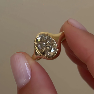 Abiding Gold Jewelry 2026 Modern Aesthetic Prong Setting Skinny Signet Ring Solid Gold Oval Moissanite Diamond Women Pinky Ring