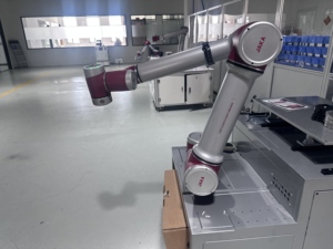 Station de travail de tonteuse CNC JAKA Cobot avec alimentateur de matériaux, bac à pièces finies, bras robotisé industriel avec pinces de préhension - Product Image 3
