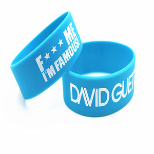 Bracelets en silicone de 1 pouce en gros, gravés <span class=keywords><strong>David</strong></span> <span class=keywords><strong>Guetta</strong></span> 'I AM FAMOUS', bracelets promotionnels en relief, couleur unie - Product Image 1