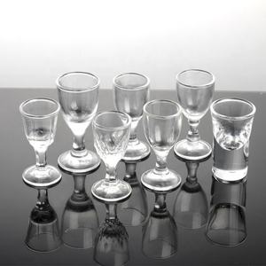 8ml 10ml Mini Verres à Pied Blanc Esprit Gobelet Maotai Verre à Vin Tasse Minuscule Verre à Liqueur Avec Pied - Product Image 2