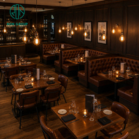 Ensemble de meubles de restaurant moderne Ron Group : table carrée en bois, chaise à base métallique rembourrée, banquette en cuir capitonnée