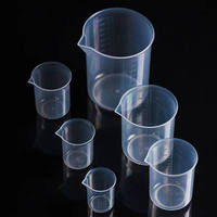 Approvisionnement d'usine laboratoire de haute qualité 50ml 500ml bécher de mesure en plastique avec bec doseur tasse
