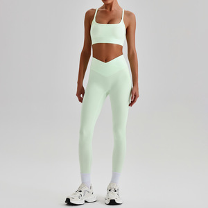 Ropa Deportiva Femenina con Logotipo Personalizado, Conjunto Deportivo de Alta Calidad en Color Sólido, Sujetador Deportivo y Leggings Levanta Glúteos para Gimnasio - Product Image 2