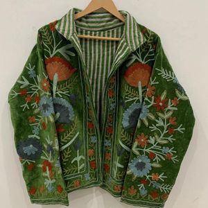 Chaqueta Corta de Invierno de Terciopelo Estilo Suzani Vintage con Bolsillo, Chaqueta Bomber Boho Hecha a Mano, Exportador y Fabricante de la India - Product Image 1