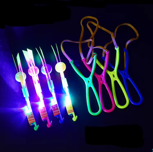 Fionda Luminosa Estiva in Metallo con Frecce Volanti, Luci LED per Esterni, Spade Volanti Lampeggianti per Mercatini Notturni, Giocattolo da Stand, Vendita all'Ingrosso - Product Image 6