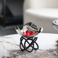 Bol décoratif en acier inoxydable argenté en forme de pétale, sur pied torsadé noir, pour la cuisine, la table à manger et la décoration intérieure