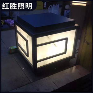 Lámpara Solar LED de Columna Redsheng, Cuadrada, de Aleación de Aluminio para Exteriores, con 5 Años de Garantía - Product Image 1