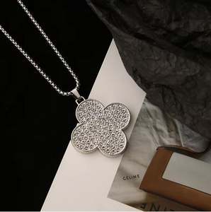 Collar con Colgante de Trébol con Pedrería de Lujo para Mujer, Cadena Larga para Suéter, Joyería de Moda, Elegante Trébol de Cuatro Hojas de Cristal - Product Image 3