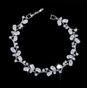 Pulsera de circón chapada en platino de 18 quilates de estilo surcoreano para niñas, joyería de mano, disponible en AliExpress y <span class=keywords><strong>Ebat</strong></span> - Product Image 1