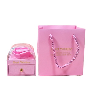Boîte à bijoux avec rose éternelle, boîte cadeau avec tiroir à bijoux, rose en acrylique pour la Saint-Valentin, boîte cadeau avec rose en savon - Product Image 1
