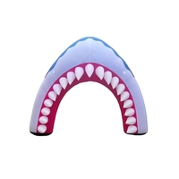 Arche gonflable personnalisée en tissu Oxford imperméable en forme de bouche de requin avec ventilateur intégré pour événements extérieurs et publicité sur le thème de l'océan