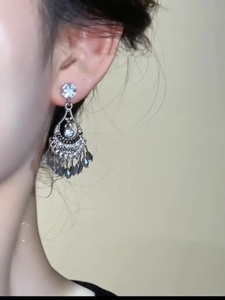 Pendientes colgantes retro étnicos para mujer, con borlas y colgante geométrico de diamantes de imitación, chapados en plata - Product Image 4