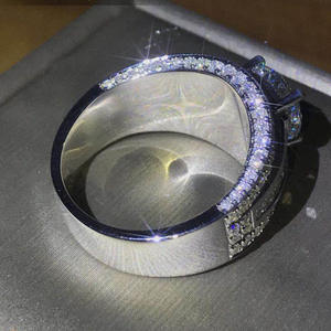 F1346 Anello di Fidanzamento di Lusso per Donna con Diamante Taglio Brillante Rotondo Colore D Naturale Diamante Bianco Fascia in Oro 18K - Product Image 4