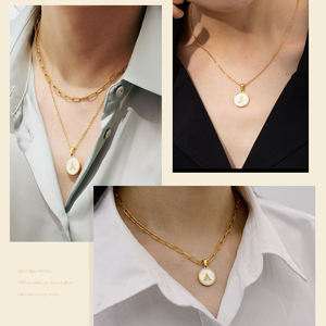 Collana Choker Regolabile KRKC con Ciondolo in Madreperla Placcato Oro, Collana a Strati con Iniziale per Donne - Product Image 3