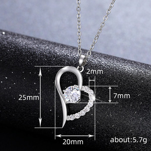 Collana Minimalista con Ciondolo a Cuore per Donne, Gioiello Trendy Regalo per Fidanzata e Mamma - Product Image 3