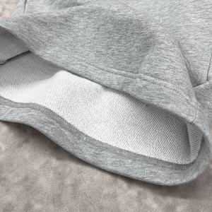 Shorts de jogging imprimés à bords bruts de haute qualité, pantalons amples en molleton uni, shorts de sport en coton de designer pour hommes - Product Image 5