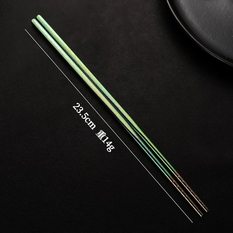 La moitié du cristal de glace bleu