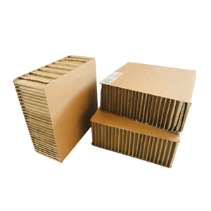 Vente en gros de feuilles de <span class=keywords><strong>carton</strong></span> alvéolé 10mm 16mm <span class=keywords><strong>carton</strong></span> kraft blanc alvéolé double face matériau écologique - Product Image 1