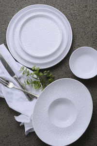 Plato Redondo de Melamina 100% con Diseño de Lujo, Textura de Piedra Mate, 9 Pulgadas, Apilable, para Servir Comida en Restaurantes y Cafés, en Blanco y Negro - Product Image 5