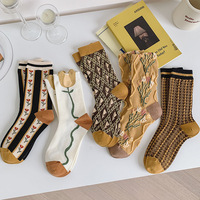 Femmes été mode chaussettes courtes en coton Vintage Floral or texte mi-tube bas équipage longueur respirant Logo corps