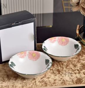 Services de vaisselle en céramique modernes, luxueux, durables et écologiques, blancs, en stock : assiettes, bols, tasses, soucoupes, compatibles four, micro-ondes et lave-vaisselle - Product Image 2