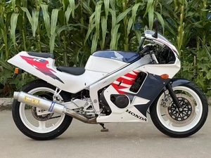 1 Honda <span class=keywords><strong>CBR</strong></span> 250RR MC19 Phase, quatre cylindres en ligne, refroidi par eau, 250 cm³, moto de route refroidie par liquide, avec habillage similaire aux voitures neuves - Product Image 3