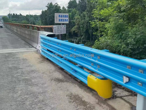 La immersione calda ha galvanizzato la doppia onda il Guardrail d'acciaio del fascio dell'autostrada rurale Anti collisione della barriera di protezione del traffico barriere per la strada - Product Image 3