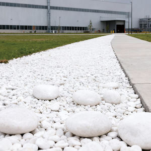 Landschapsdecoratie Gepolijste Kristalwitte Natuurlijke Stenen Kiezel Moderne Bestrating Tuinbenodigdheden 1 Ton/Zak Tuin - Product Image 1