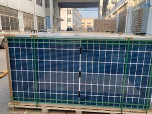 จีนผลิตแผงโซลาร์เซลล์แบบโมโนคริสตัลไลน์กรอบดำ 535w 540w 550w แผงโซลาร์เซลล์แบบกระจกสองชั้น - Product Image 3