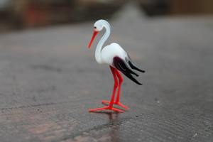 Figurine de cigogne blanche avec pattes et bec rouges, artisanale, ornement décoratif de Pâques, objet de collection, animal en verre artistique soufflé à la main de Murano - Product Image 4