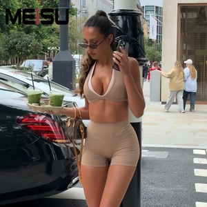 Reggiseno sportivo alla moda con scollo all'americana e schiena scoperta, top da yoga ad alto sostegno, crop top da palestra con imbottiture rimovibili, reggiseno da allenamento per corsa e fitness - Product Image 2