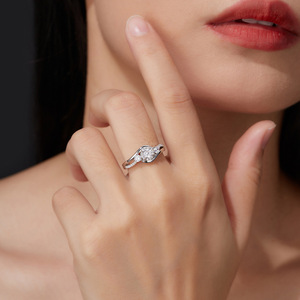 Bague pour femme en argent sterling S925 torsadée et entrelacée avec moissanite, cadeau de fiançailles de luxe, élégante et polyvalente, 2026 - Product Image 5