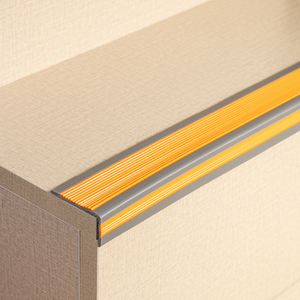 <span class=keywords><strong>Bande</strong></span> <span class=keywords><strong>antidérapante</strong></span> autocollante pour <span class=keywords><strong>escalier</strong></span>, protection de bord en caoutchouc résistant à l'usure, installation facile - Product Image 1